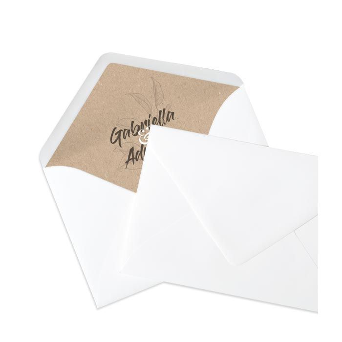 Weißer Briefumschlag mit Brushschrift in Naturpapier
