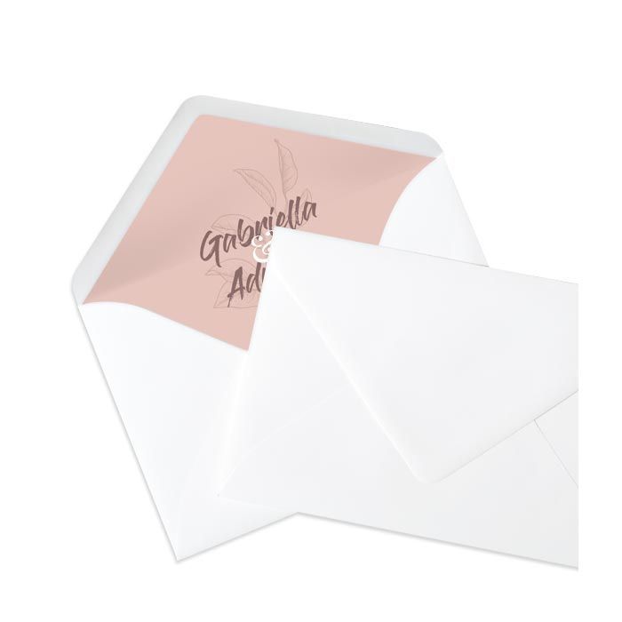 Weißer Briefumschlag mit Brushschrift in Altrosa