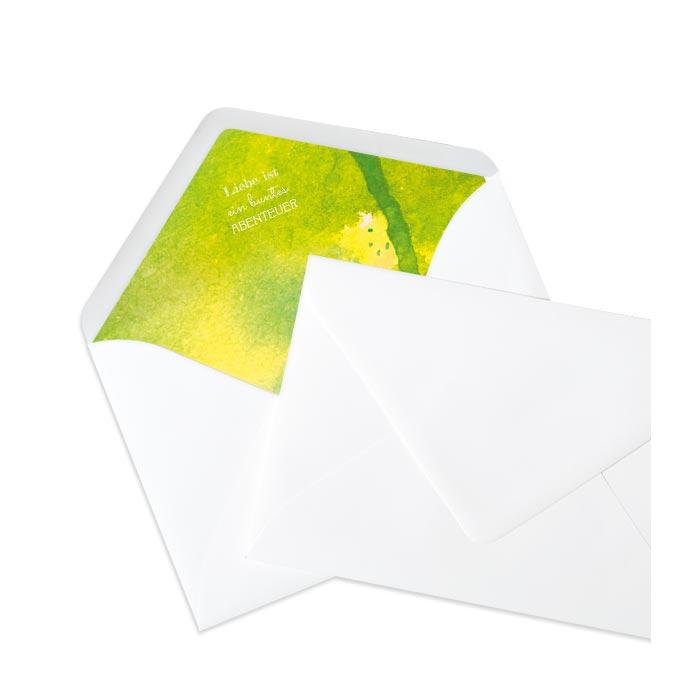 Briefumschlagsinlay mit grünem Aquarellhintergrund und Spruch - weiss