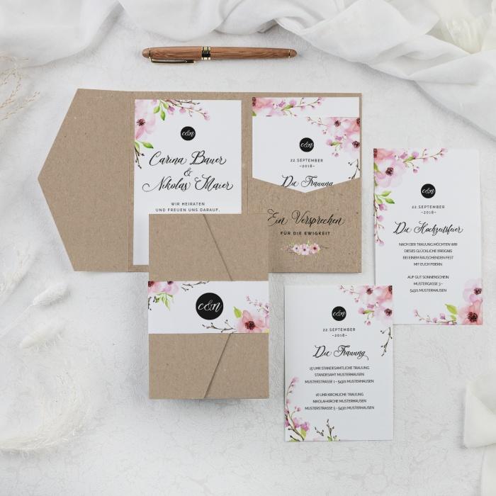 Hochzeitseinladung als Pocket mit Blüten in Kraftpapieroptik