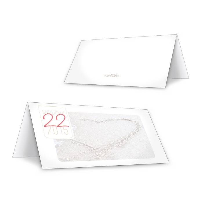 Elegante weiße Tischkarten zur Silberhochzeit mit Herz im Sand