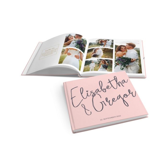 Quadratisches Fotobuch zur Hochzeit mit individueller Gestaltung  mit Namen in Kalligraphieschrift i