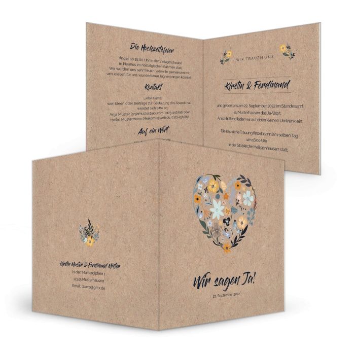 Hochzeitseinladung in Kraftpapieroptik mit Herz aus Blumen