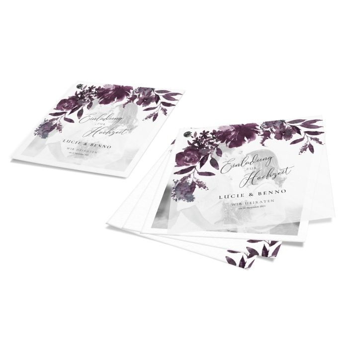 Hochzeitseinladung mit Transparentpapier und Aquarellblumen in Bordeaux