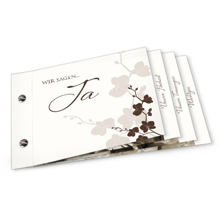 Einladung mit floralem Muster in Cremeweiß als Booklet