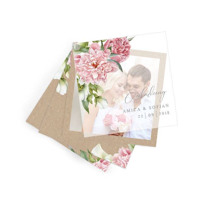 Hochzeitseinladung mit Transparentpapier und eleganten Blumen