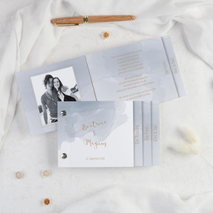 Einladung zur Hochzeit im blauen Aquarelldesign als Booklet