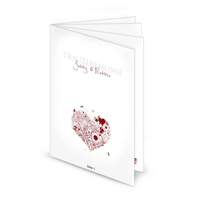 Kirchenheft zur Hochzeit in Weiß mit Herz aus roten Blüten