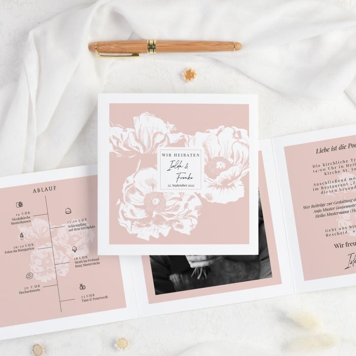 Moderne Einladung zur Hochzeit in Rosa mit stilisierten Blumen im Wickelfalzformat