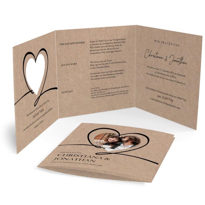 Moderne Hochzeitseinladung in Kraftpapieroptik mit Herz Stanzung und grafischen Herz