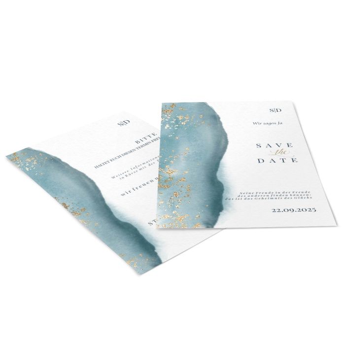 Winterlichef Save the Date Karte  mit Aquarell in Dustyblue und goldfarbenen Sprenkel