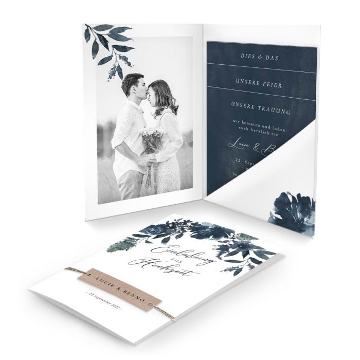 Pocket Hochzeitseinladung mit blauen Aquarellblumen und Foto