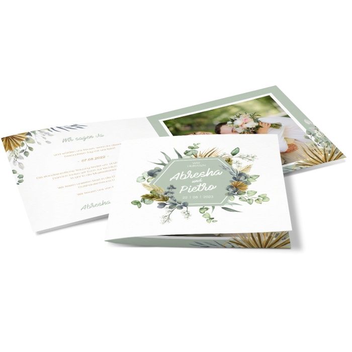 Quadratische Hochzeitseinladung im Greenerystil mit Eucalyptuselementen und Foto