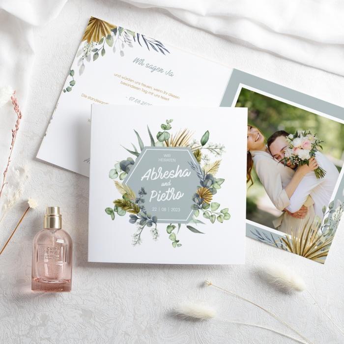 Quadratische Hochzeitseinladung im Greenerystil mit Eucalyptuselementen und Foto