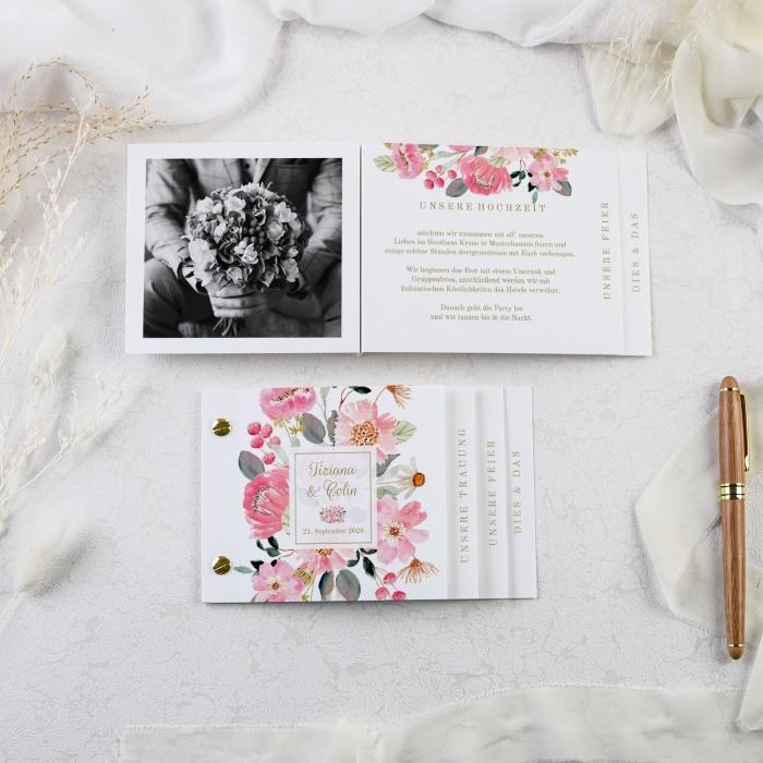 Romantische Hochzeitseinladung als Booklet mit Aquarellblumen in Rosa und Pink