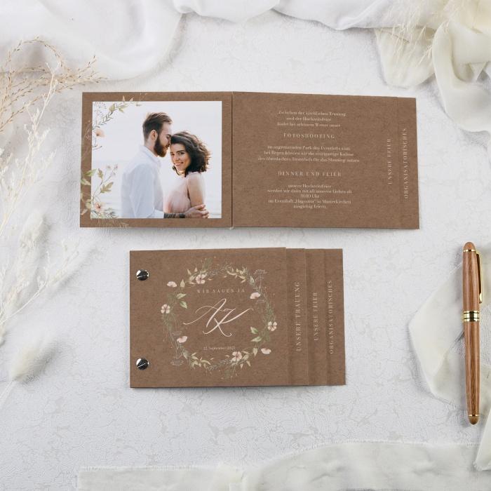 Romantische Hochzeitseinladung mit Wildblumen in Aquarelloptik auf Kraftpapier