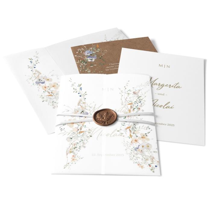 Romantische Hochzeitseinladung mit zarten Wildblumen und Transpartenpapier und Siegel