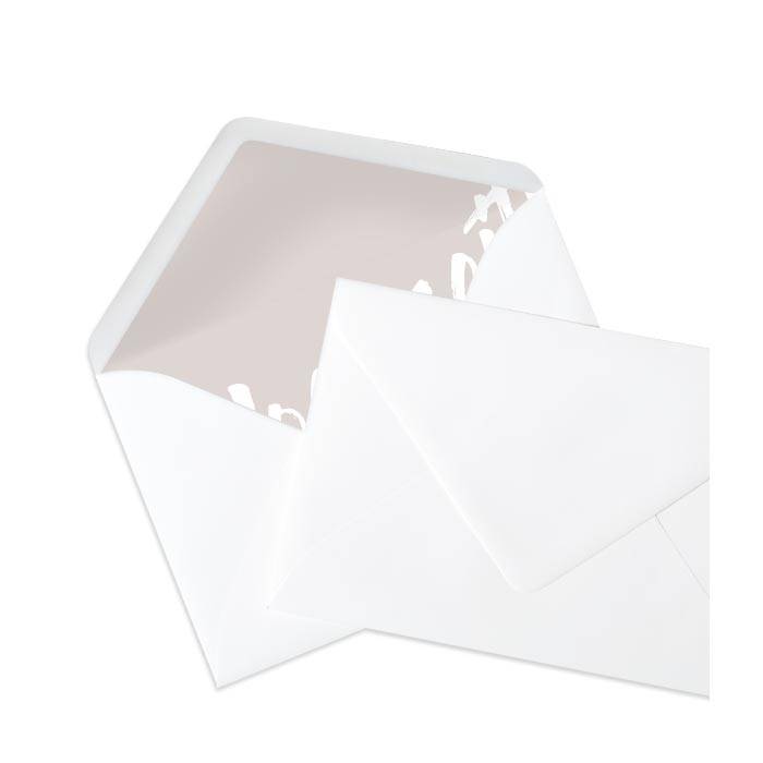 Weißer Briefumschlag mit schlichtem Inlay in Taupe