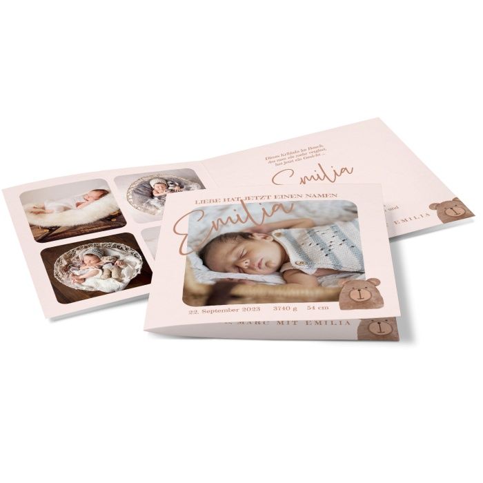 Süße Babykarte mit vielen Fotos, tollen Namensschriftzug und Aquarellteddy in Rosa