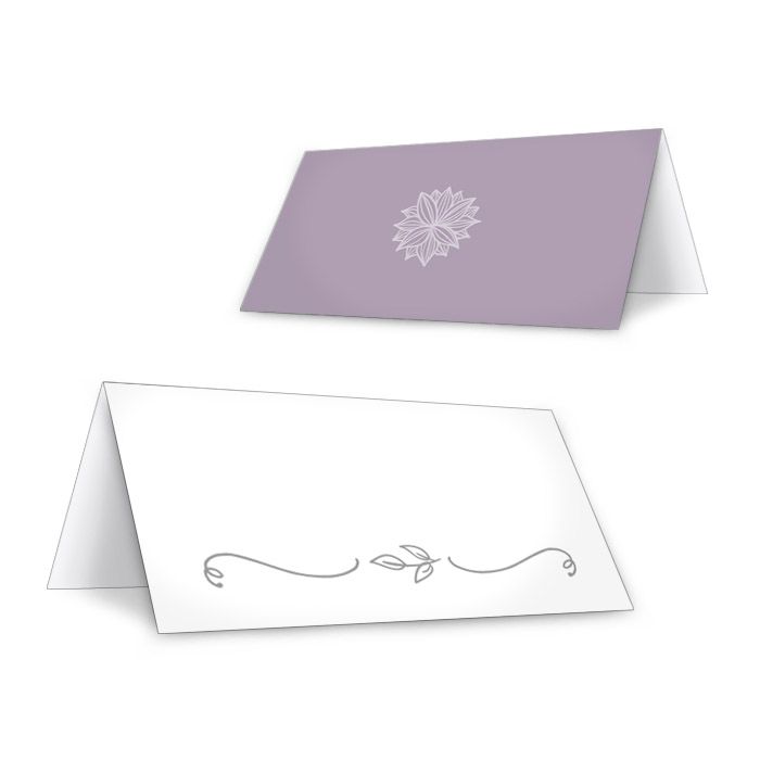 Tischkarten zur Hochzeit in Weiß und Flieder mit Blätterranke