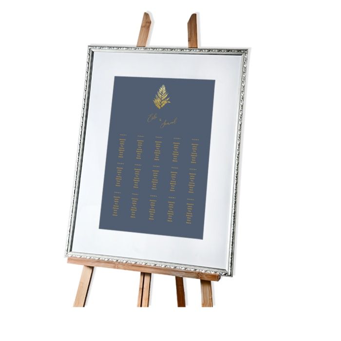 Blauer Tischplan mit goldenem Farn und Kalligraphie