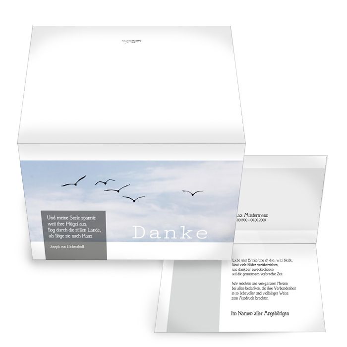 Stilvolle Trauerkarte Vögel am Himmel in Weiß und Hellblau