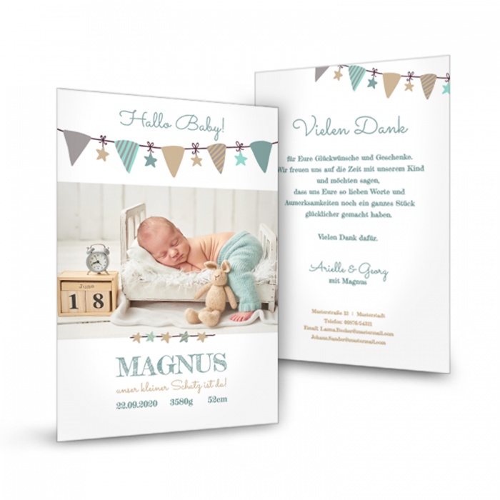 Babykarte mit Wimpelkette und großem Foto zur Geburt eines Jungen im Postkartenformat