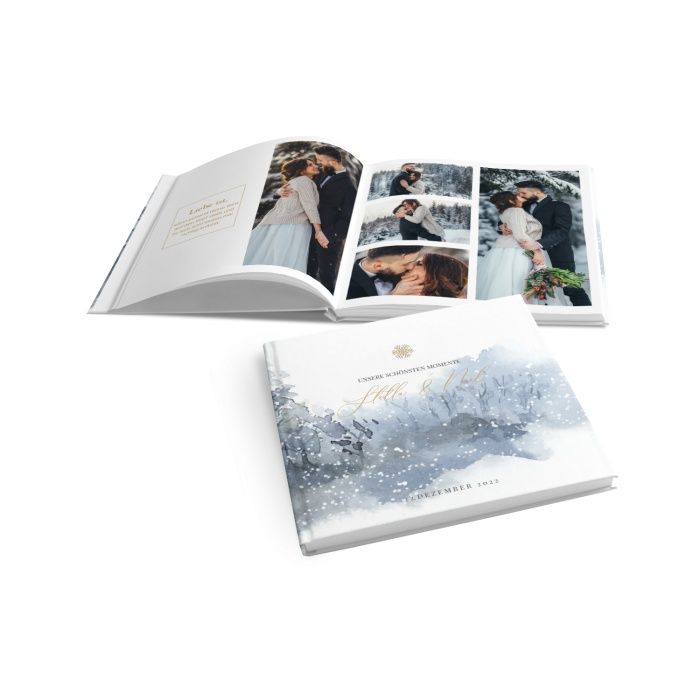 Quadratisches Fotobuch zur Hochzeit mit individueller Gestaltung mit Namen in Kalligraphieschrift i