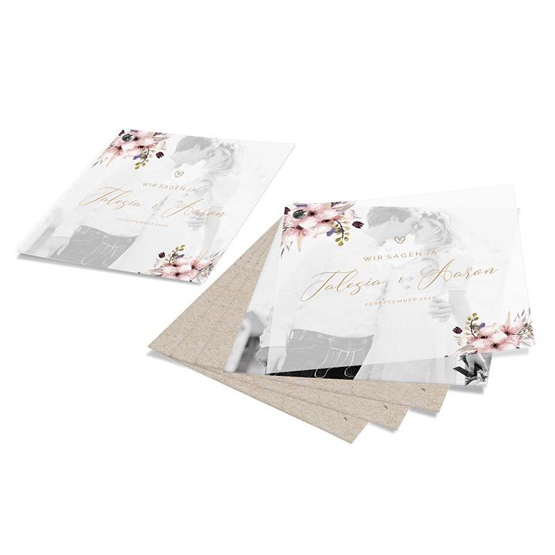 Hochzeitseinladung mit Aquarellblumen auf Transparentpapier